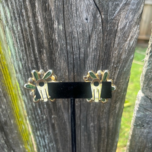 •vintage• uranium glass rhinestone earrings - Picture 4 of 8